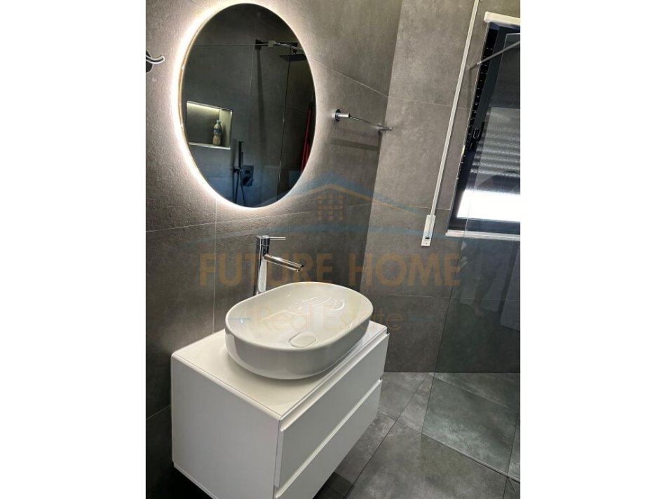 Tirane, jepet me qera apartament 1+1 Kati 5, 65 m² 800 € (Rruga e Durresit)