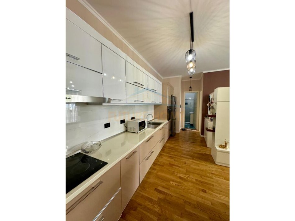 Tirane, shitet apartament 1+1+Ballkon Kati 2, 63 m² 140.000 € (Kopshti Botanik)