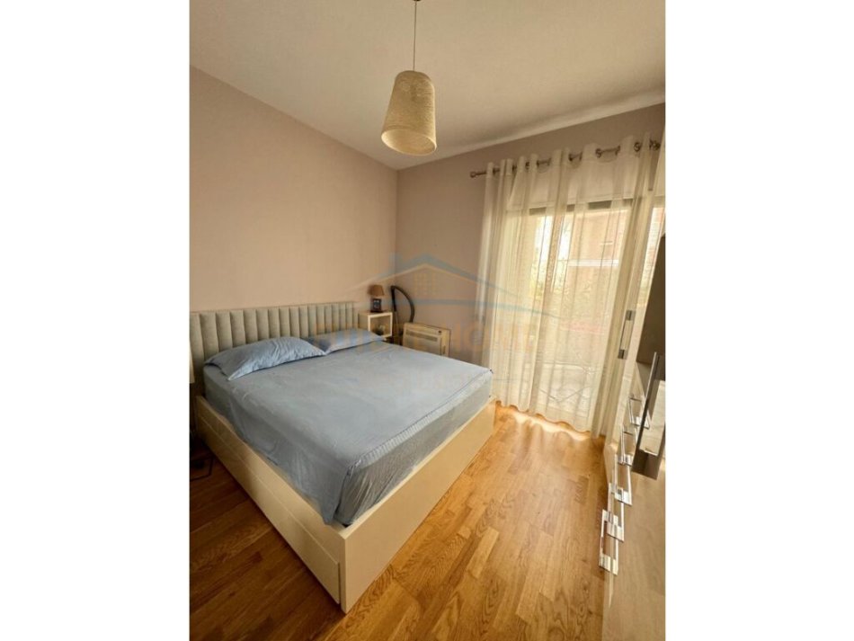 Tirane, shitet apartament 1+1+Ballkon Kati 2, 63 m² 140.000 € (Kopshti Botanik)