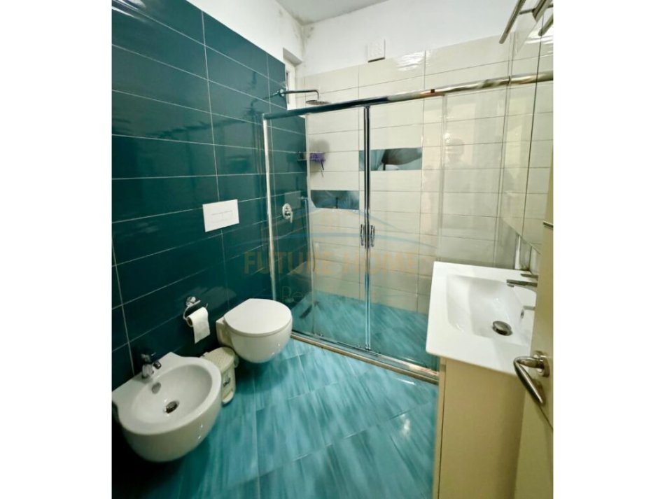 Tirane, shitet apartament 1+1+Ballkon Kati 2, 63 m² 140.000 € (Kopshti Botanik)
