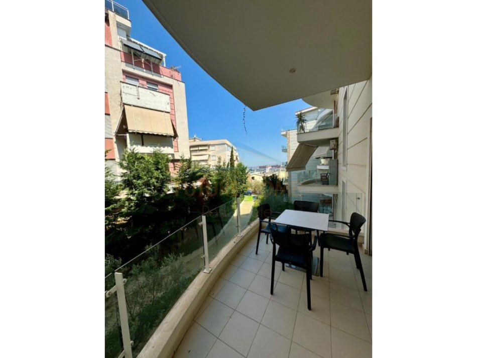 Tirane, shitet apartament 1+1+Ballkon Kati 2, 63 m² 140.000 € (Kopshti Botanik)