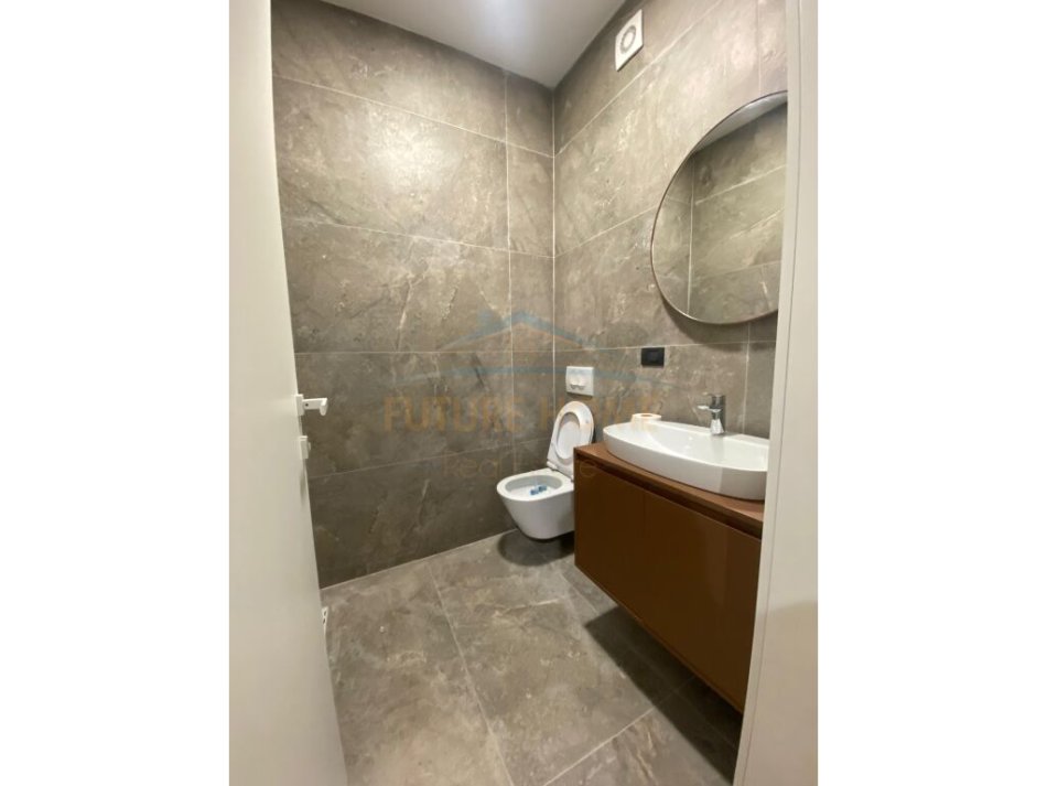 Tirane, shitet apartament 2+1+Ballkon Kati 3, 72 m² 1.400.000 € (Liqeni i thate)
