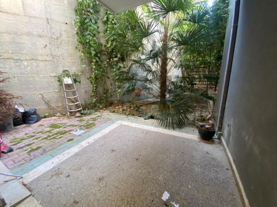Tirane, shitet apartament 2+1+Ballkon Kati 3, 72 m² 135.000 € (Liqeni i Thate, Kompleksi FZ)