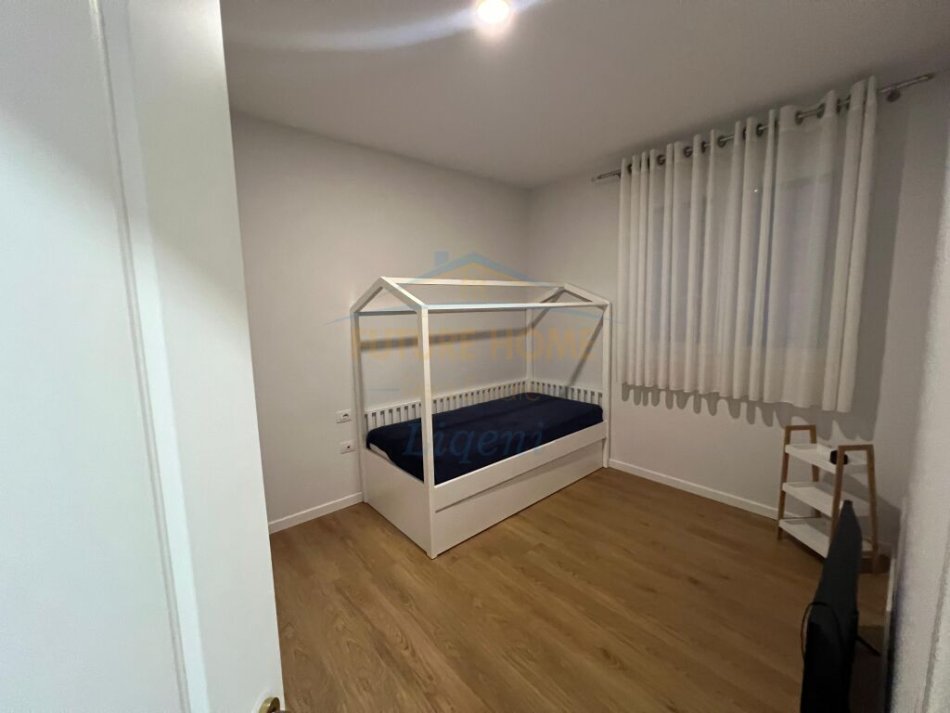 Tirane, shitet apartament 2+1+Ballkon Kati 1, 90 m² 180.000 € (Liqeni i Thate)