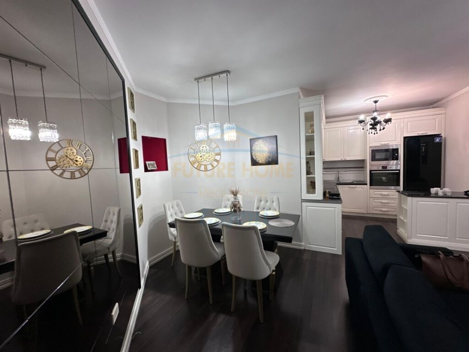 Tirane, jepet me qera apartament 2+1+Ballkon Kati 8, 115 m² 850 € (Bulevardi i Ri)