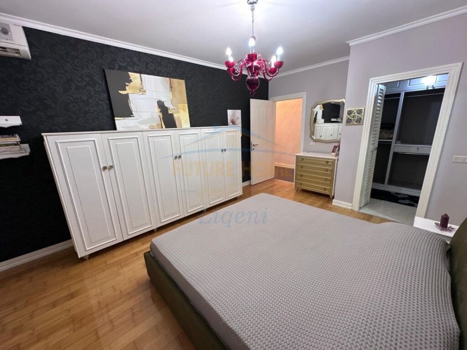 jepet me qera apartament 2+1+Ballkon Kati 8, 115 m² 850 € (Reshit Petrela)