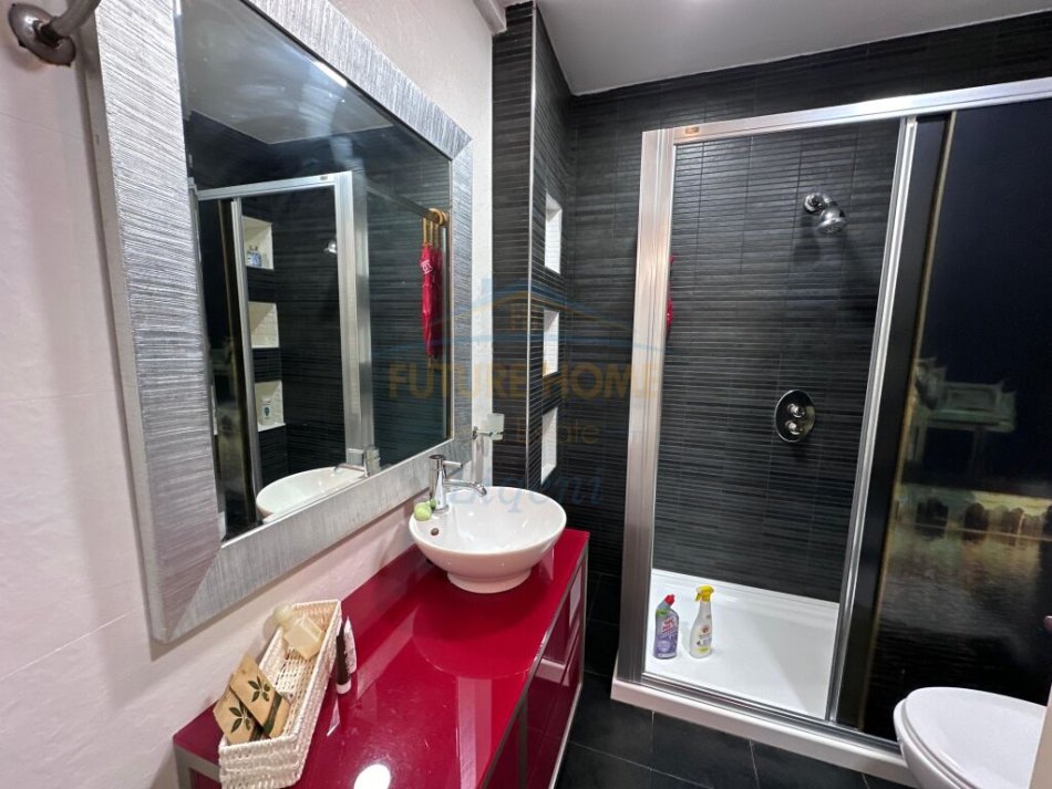 jepet me qera apartament 2+1+Ballkon Kati 8, 115 m² 850 € (Reshit Petrela)