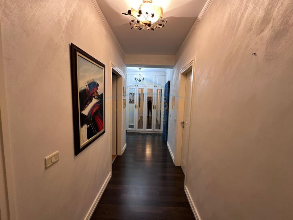 jepet me qera apartament 2+1+Ballkon Kati 8, 115 m² 850 € (Reshit Petrela)