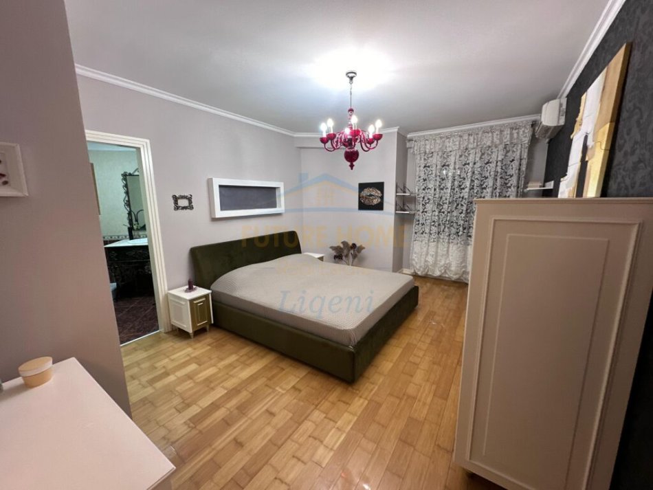 jepet me qera apartament 2+1+Ballkon Kati 8, 115 m² 850 € (Reshit Petrela)