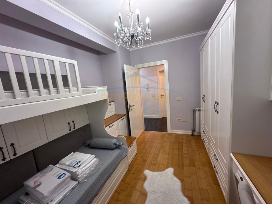 jepet me qera apartament 2+1+Ballkon Kati 8, 115 m² 850 € (Reshit Petrela)