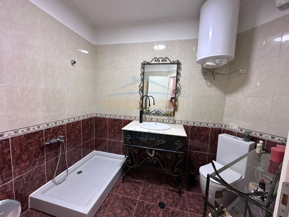 jepet me qera apartament 2+1+Ballkon Kati 8, 115 m² 850 € (Reshit Petrela)