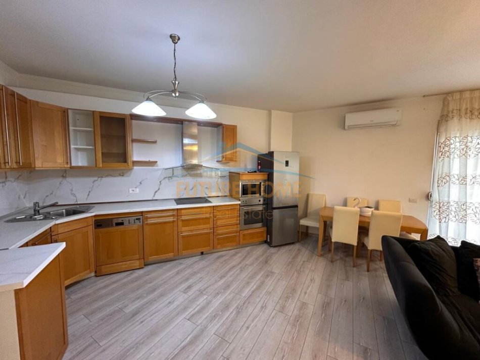 Tirane, jepet me qera apartament 1+1+Ballkon Kati 1, 78 m² 600 € (Kopshti zoologjik)