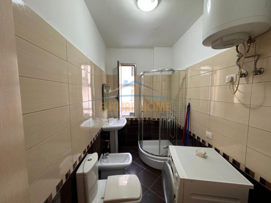 Tirane, jepet me qera apartament 1+1+Ballkon Kati 1, 78 m² 600 € (Kopshti zoologjik)
