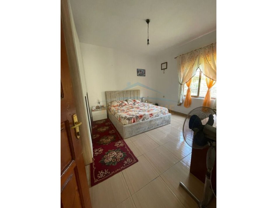 Tirane, shitet shtepi 2+1 Kati 1, 187 m² 130.000 € (Kthesa e Kamzes)