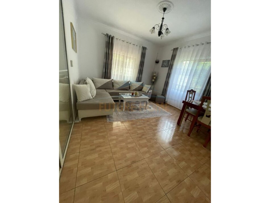 Tirane, shitet shtepi 2+1 Kati 1, 187 m² 130.000 € (Kthesa e Kamzes)