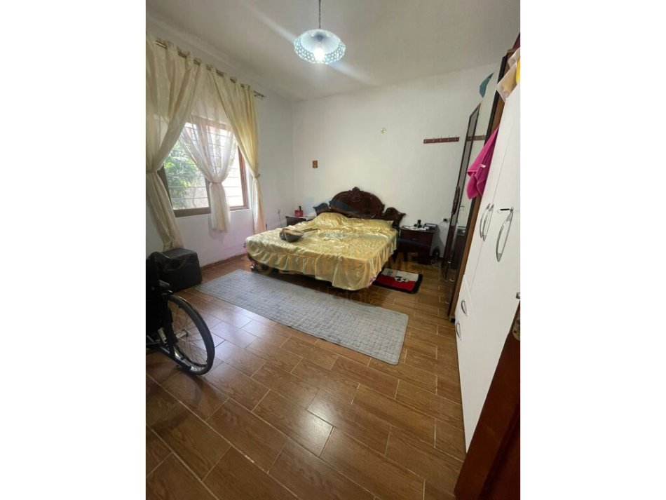 Tirane, shitet shtepi 2+1 Kati 1, 187 m² 130.000 € (Kthesa e Kamzes)
