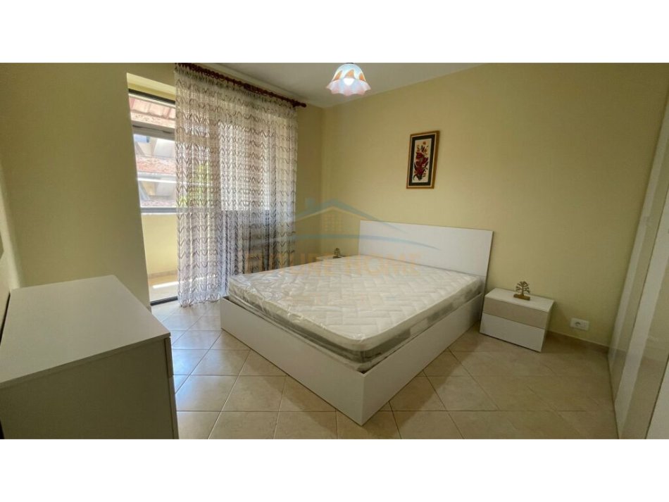 Tirane, jepet me qera apartament 1+1 Kati 2, 53 m² 450 € (Rr.Bardhyl)