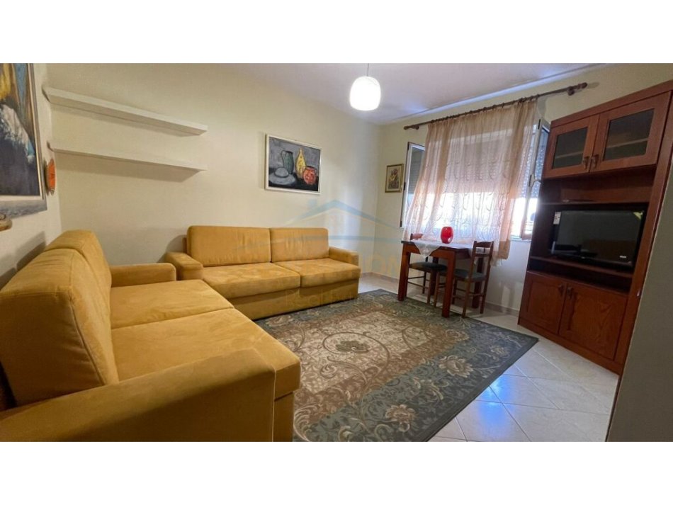 Tirane, jepet me qera apartament 1+1 Kati 2, 53 m² 450 € (Rr.Bardhyl)