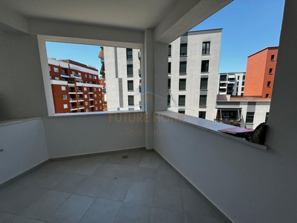 Tirane, jepet me qera apartament 1+1+Ballkon Kati 4, 65 m² 400 € (Unaza E Re)