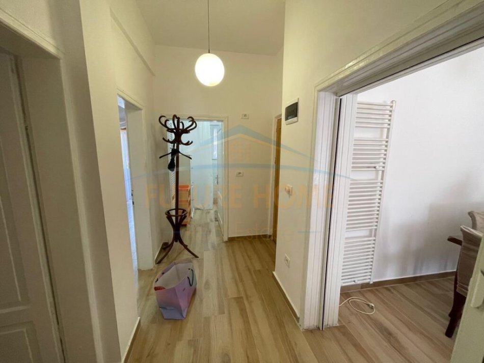 Durres, jepet me qera apartament 3+1+Aneks+Ballkon Kati 2, 110 m² 300 € (Prane Shkolles Qemal Mici , Durres)