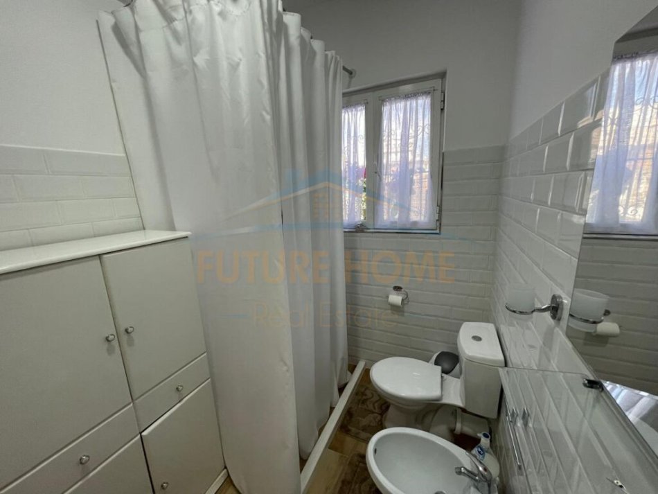 Durres, jepet me qera apartament 3+1+Aneks+Ballkon Kati 2, 110 m² 300 € (Prane Shkolles Qemal Mici , Durres)