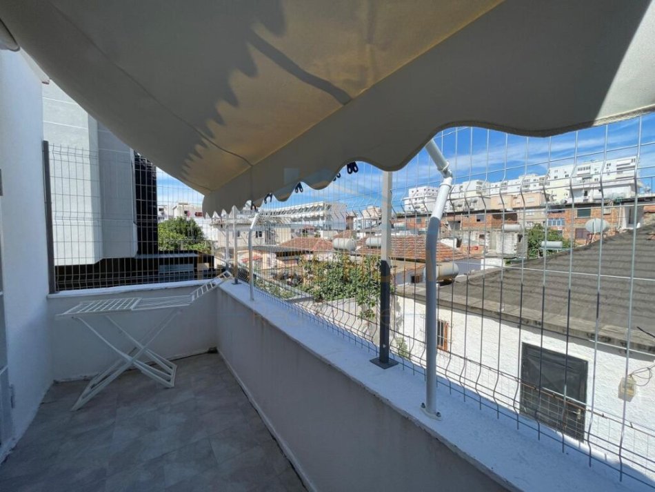 Durres, jepet me qera apartament 3+1+Aneks+Ballkon Kati 2, 110 m² 300 € (Prane Shkolles Qemal Mici , Durres)
