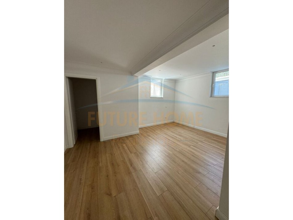 Tirane, jepet me qera Vile 2 Kateshe, 300 m² 3.500 € (Rolling Hill Residence)