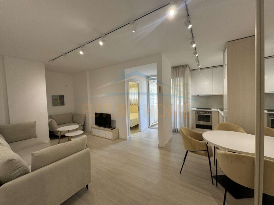 Tirane, jepet me qera apartament 1+1 Kati 1, 57 m² 500 € (Komuna e Parisit)