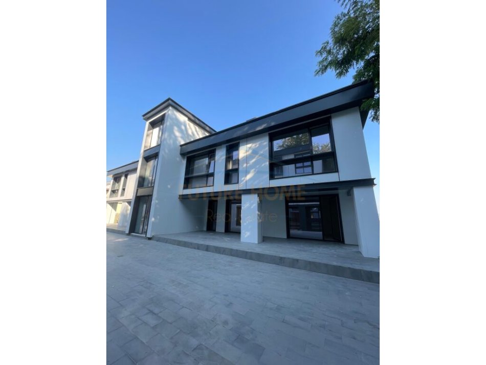 Tirane, shitet apartament 3+1+Aneks+Ballkon Kati 1, 167 m² 392.508 € (Rruga e Elbasanit)