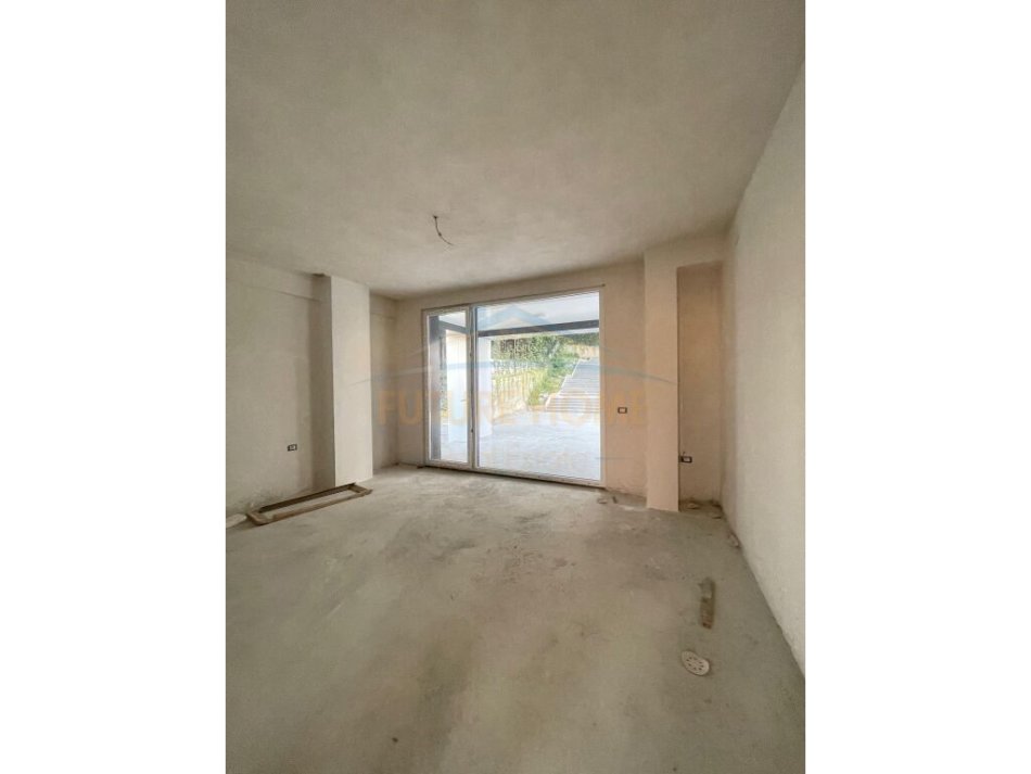 Tirane, shitet apartament 3+1+Aneks+Ballkon Kati 1, 167 m² 392.508 € (Rruga e Elbasanit)