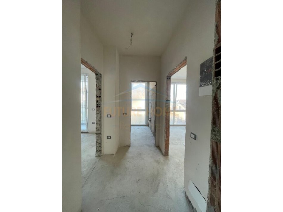 Tirane, shitet apartament 3+1+Aneks+Ballkon Kati 1, 167 m² 392.508 € (Rruga e Elbasanit)