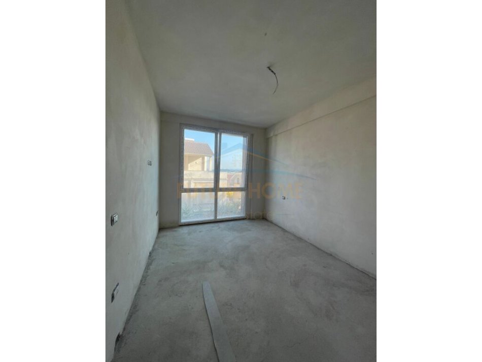 Tirane, shitet apartament 3+1+Aneks+Ballkon Kati 1, 167 m² 392.508 € (Rruga e Elbasanit)