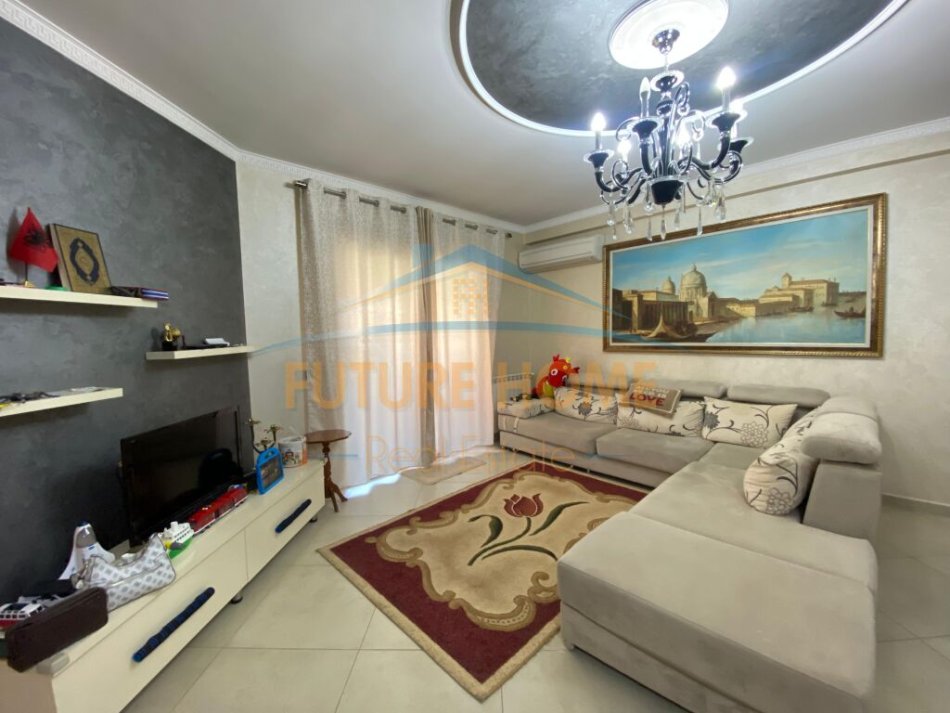 Tirane, shitet apartament 3+1 Kati 1, 119 m² 170.000 € (Linze)