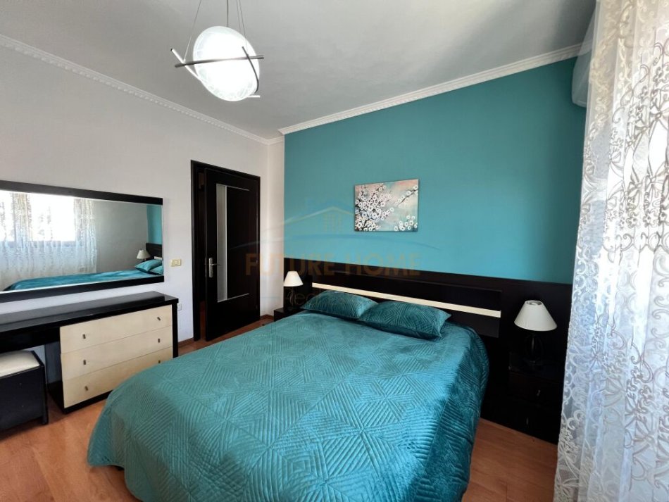 Tirane, jepet me qera apartament 2+1+Ballkon Kati 5, 100 m² 800 € (Prane Juridikut)