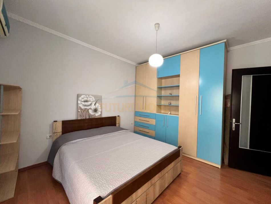 Tirane, jepet me qera apartament 2+1+Ballkon Kati 5, 100 m² 800 € (Prane Juridikut)