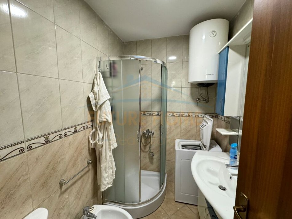 Tirane, shitet apartament 1+1 Kati 8, 56 m² 88.000 € (Unaza e Re)