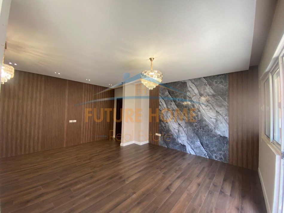 Tirane, shitet apartament 2+1+Ballkon Kati 1, 120 m² 210.000 € (Kopshti Botanik)
