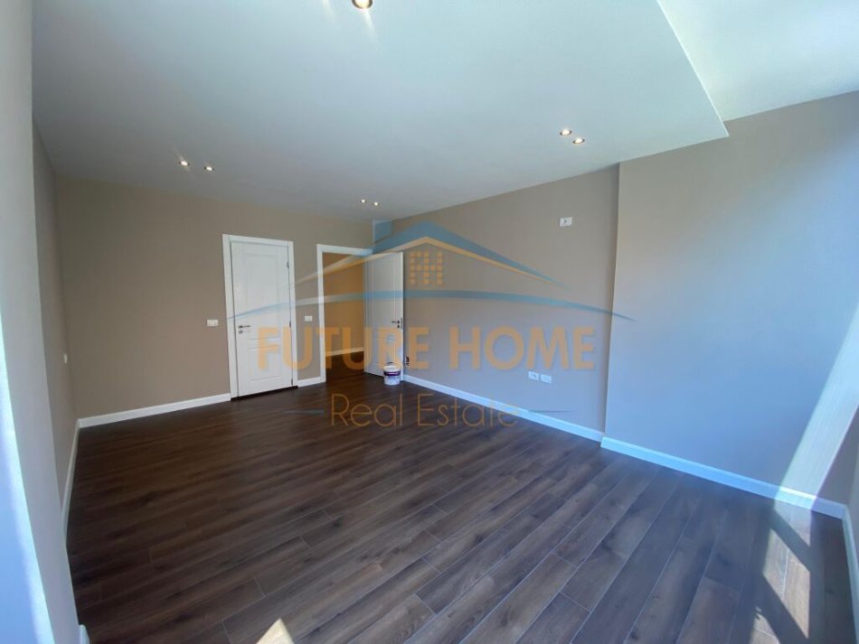 Tirane, shitet apartament 2+1+Ballkon Kati 1, 120 m² 210.000 € (Kopshti Botanik)