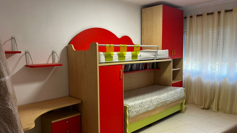 Tirane, jepet me qera apartament 2+1 Kati 3, 100 m² 749 € (Bllok)
