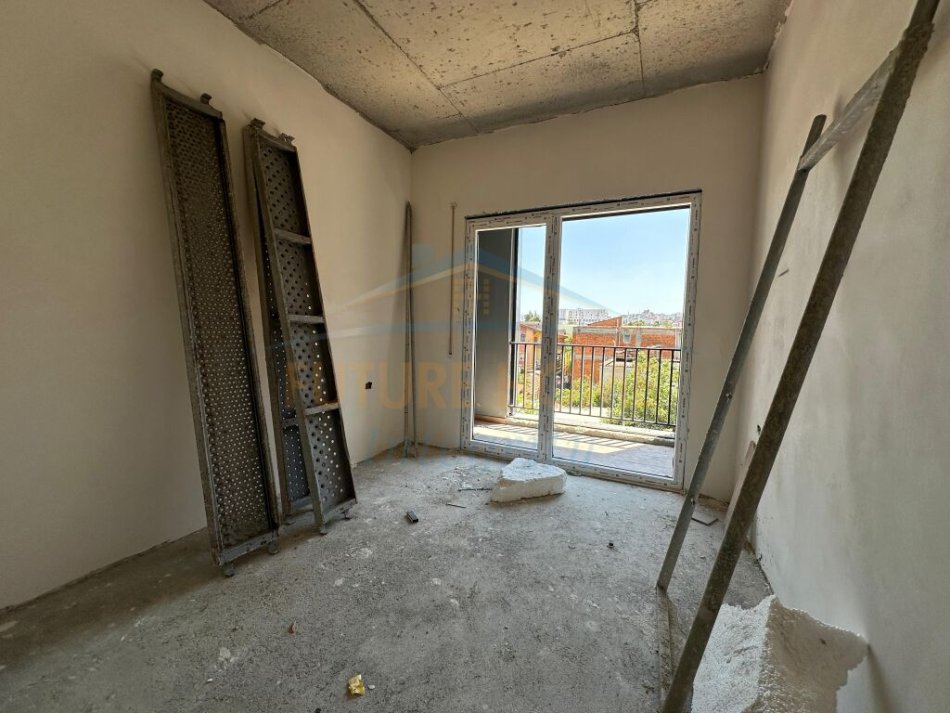 Tirane, shitet apartament 2+1 Kati 2, 86 m² 160.000 € (Rruga Bedri Karapici , prane Spitalit Amerikan 3)