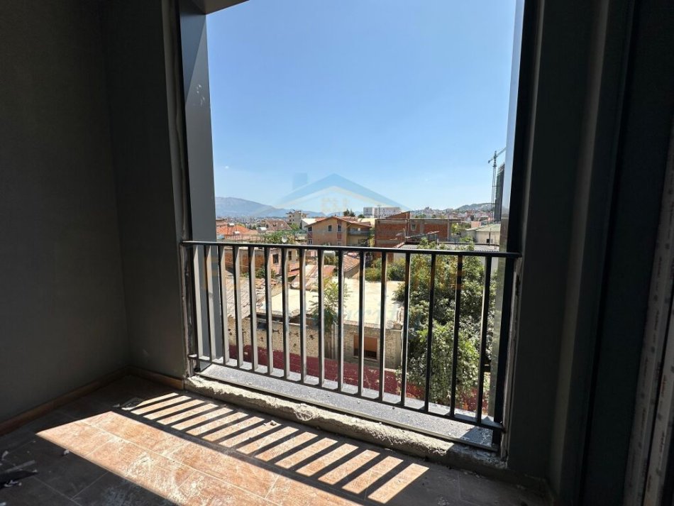 Tirane, shitet apartament 2+1 Kati 2, 86 m² 160.000 € (Rruga Bedri Karapici , prane Spitalit Amerikan 3)