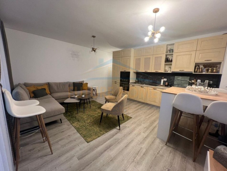 Durres, shitet apartament 2+1+Aneks+Ballkon Kati 3, 450 m² 340.000 € (San Pietro Gjiri Lalzit)