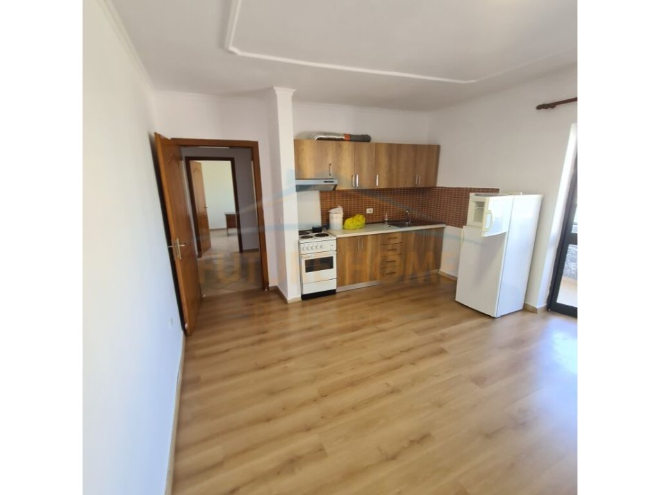 Tirane, jepet me qera apartament 1+1 Kati 2, 55 m² 500 € (Stacioni I Trenit)