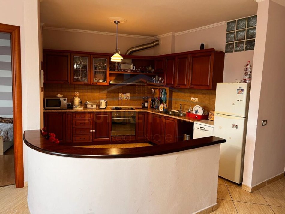 Durres, jepet me qera apartament 3+1+Ballkon Kati 7, 140 m² 550 € (Durres)