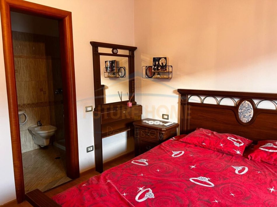 Durres, jepet me qera apartament 3+1+Ballkon Kati 7, 140 m² 550 € (Durres)