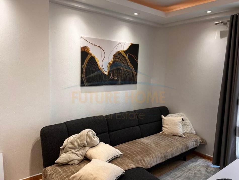 Durres, jepet me qera apartament 1+1+Ballkon Kati 7, 62 m² 400 € (RRUGA ADRIA)