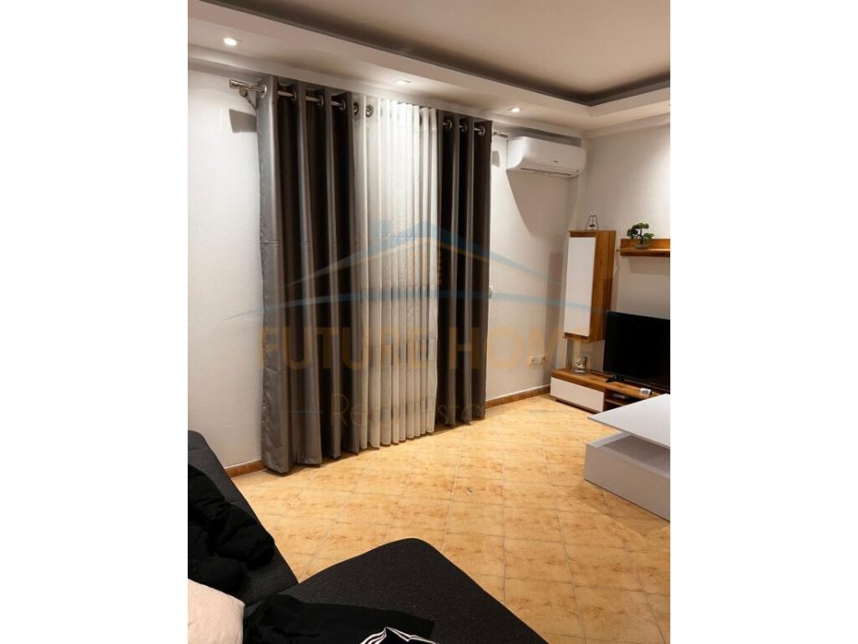 Durres, jepet me qera apartament 1+1+Ballkon Kati 7, 62 m² 400 € (RRUGA ADRIA)