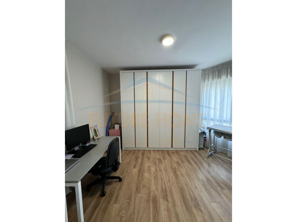Tirane, shitet apartament 2+1+Ballkon+Post Parkimi,  Kati 4, 111 m² 219.000 € (Rruga e Dibres, Farmacia 10)