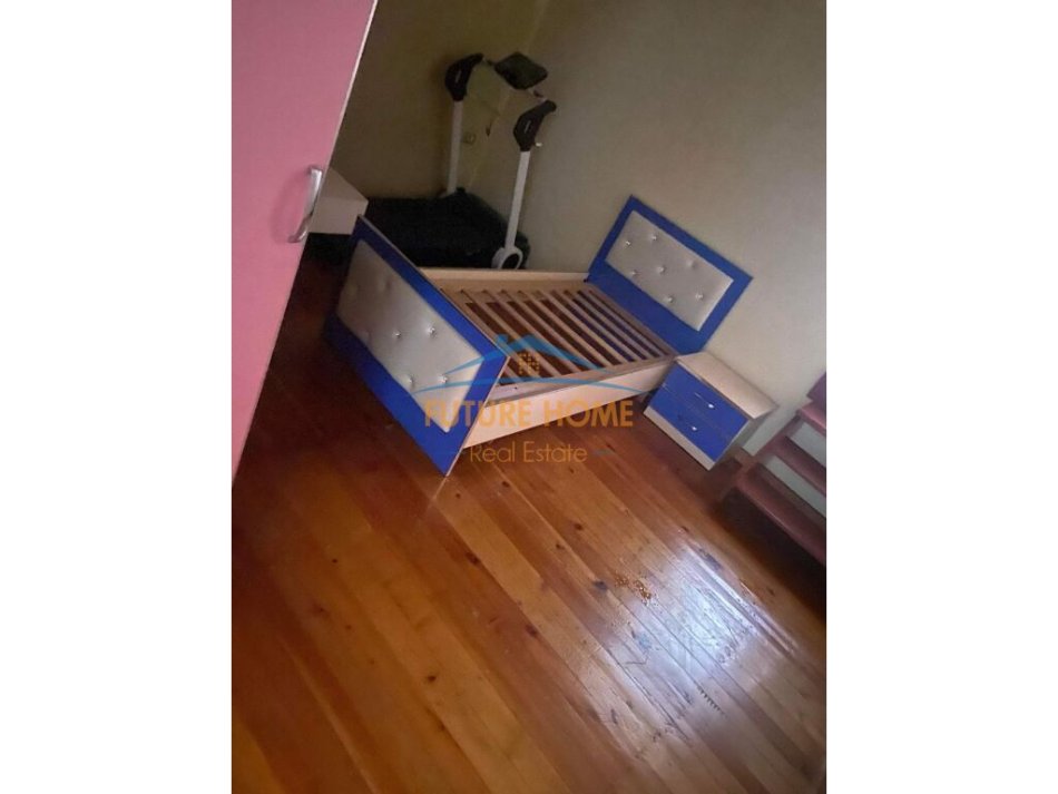 Tirane, jepet me qera Vile 3+1+Ballkon Kati 2, 700 m² 1.000 € (Valias, Kamez)