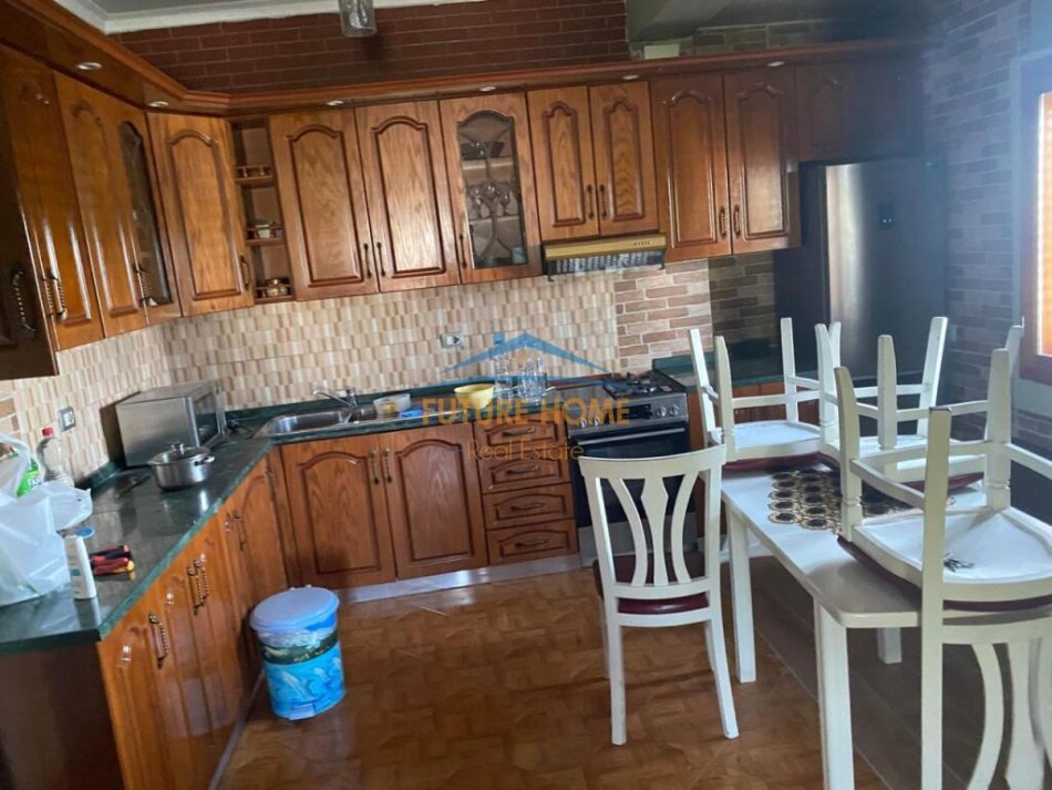 Tirane, jepet me qera Vile 3+1+Ballkon Kati 2, 700 m² 1.000 € (Valias, Kamez)